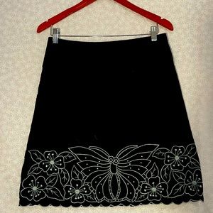 Black skirt with embroidery